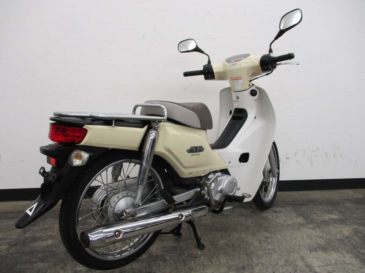 ホンダ スーパーカブ１１０ ２０１２年モデル ベージュ ホンダ B 中古バイク情報はbbb