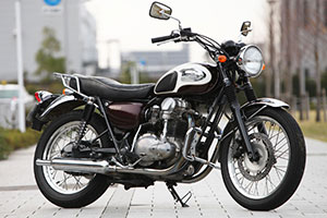 W650サイドアングル