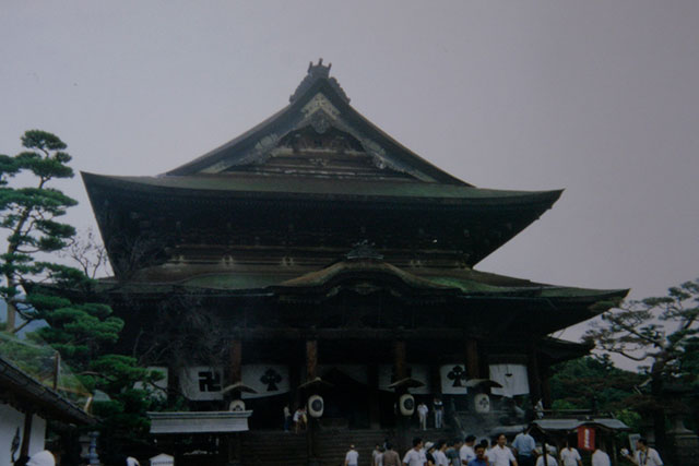 長野県の歴史ある「善光寺」にも立ち寄った